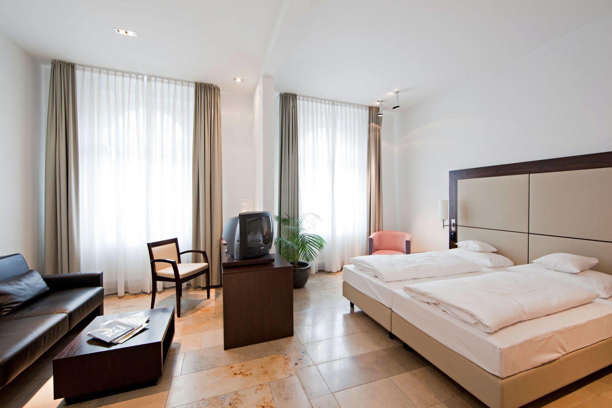 Burns Art Hotel Düsseldorf Szoba fotó